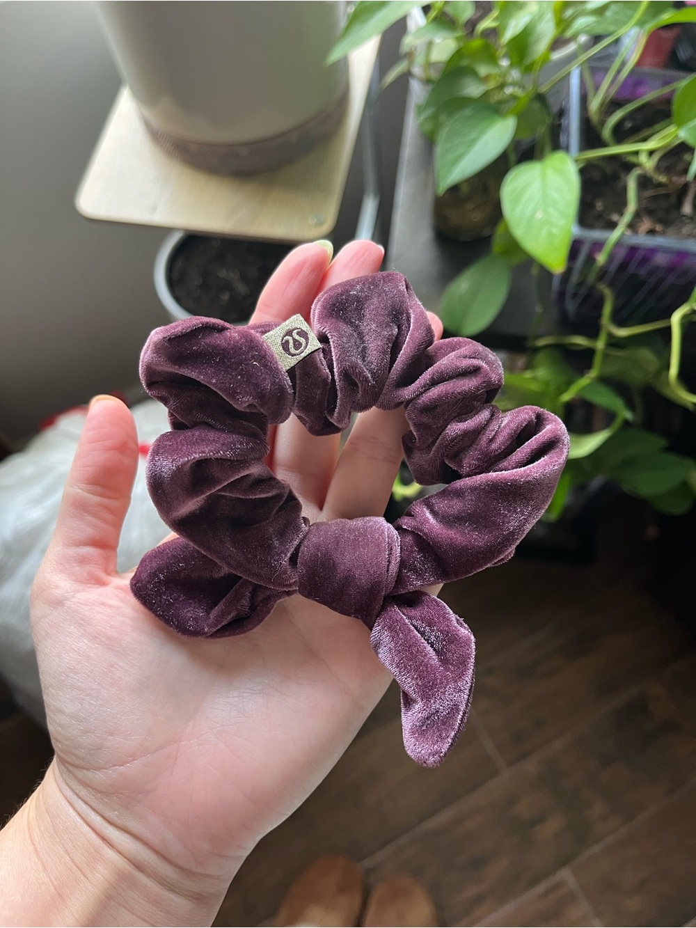 lululemon athletica Velvet Knot Hair Scrunchie - Plum